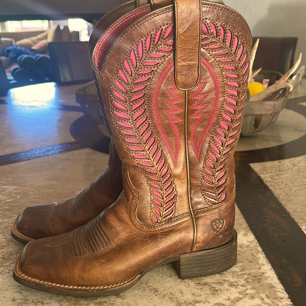 Womens size 6B Ariat Boots Pink and Brown